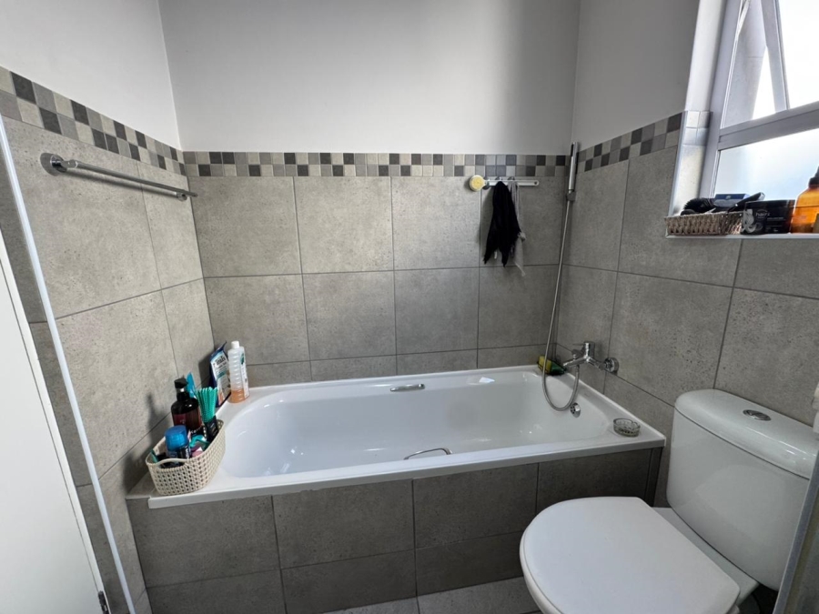 2 Bedroom Property for Sale in Stratford Green Western Cape